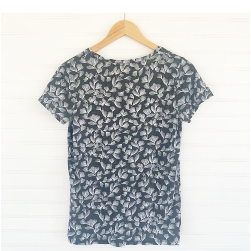 Merona V-Neck Tee Size M Grey White Botanical Leaf Print Short Sleeve Slub Knit - Picture 2 of 3